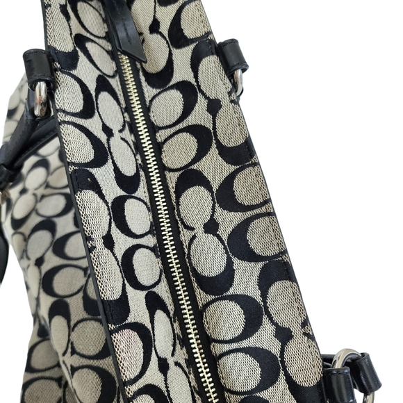 Signature Coach Bag - Picture 7 of 10